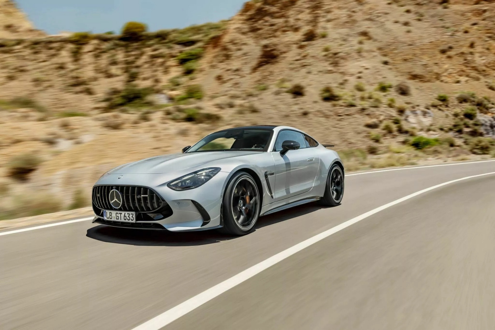 Mercedes-AMG GT 2024 демонстрирует улучшенную динамику - новость от Автодок