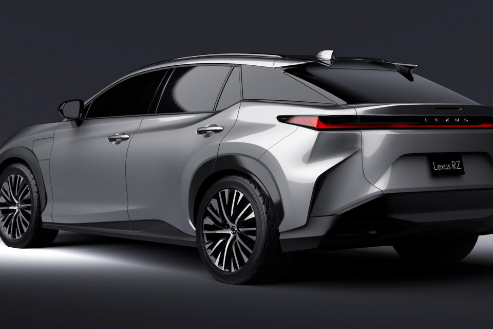 Lexus RZ 450e 2023 с оригинальным рулевым колесом - новость от Автодок