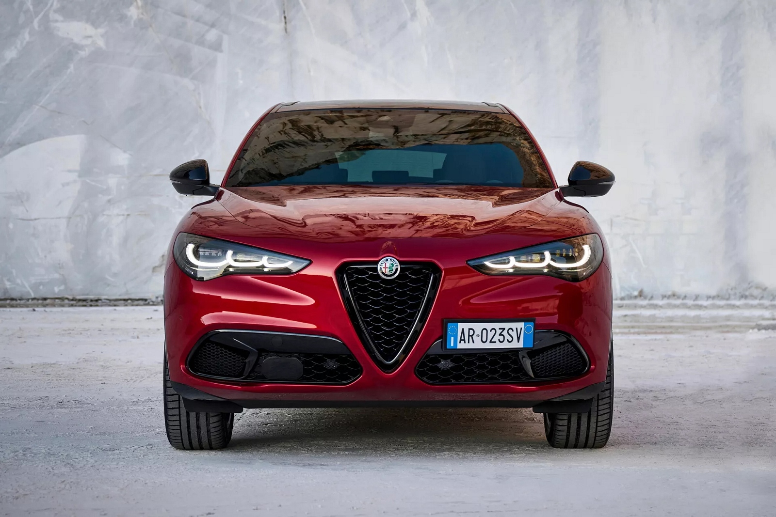 Яркие и стильные Alfa Romeo Giulia и Stelvio 2023 - новость от Автодок