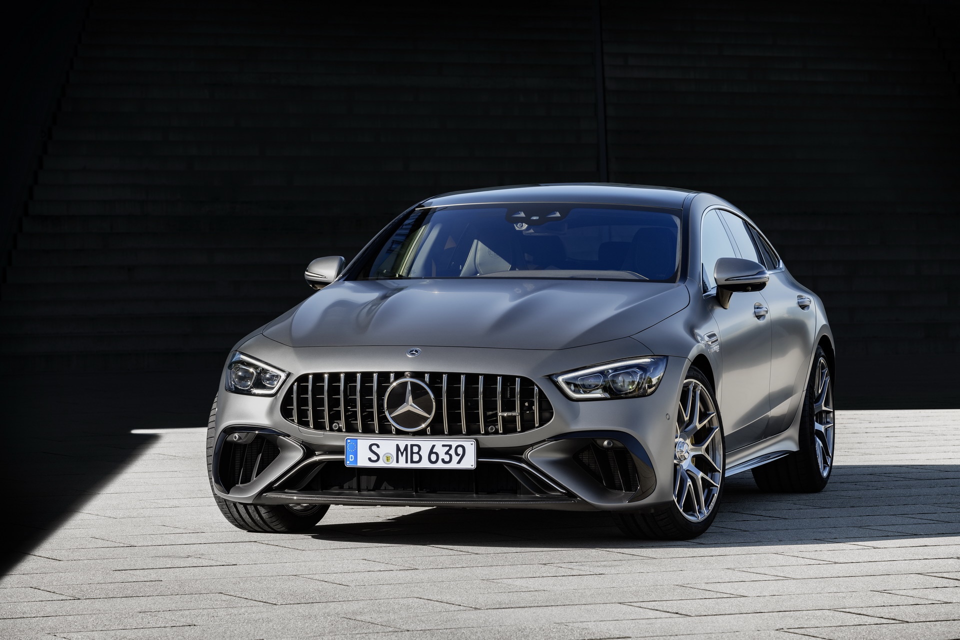 Обновились 4 дверные Mercedes Amg Gt 63 и Gt 63 S 2023 новость от Автодок 8223